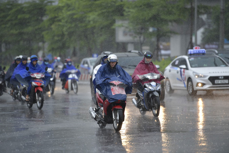 Thời tiết hôm nay (4-5): Phía Tây và Đông Bắc Bộ có mưa  