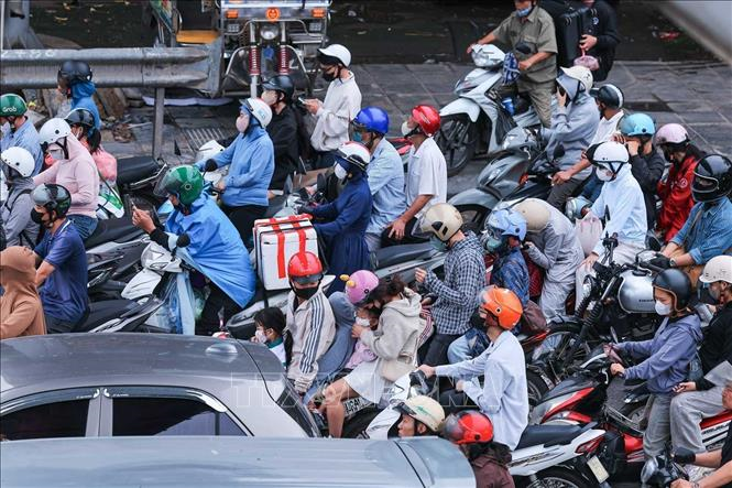 Người dân ùn ùn trở lại Hà Nội sau dịp nghỉ lễ