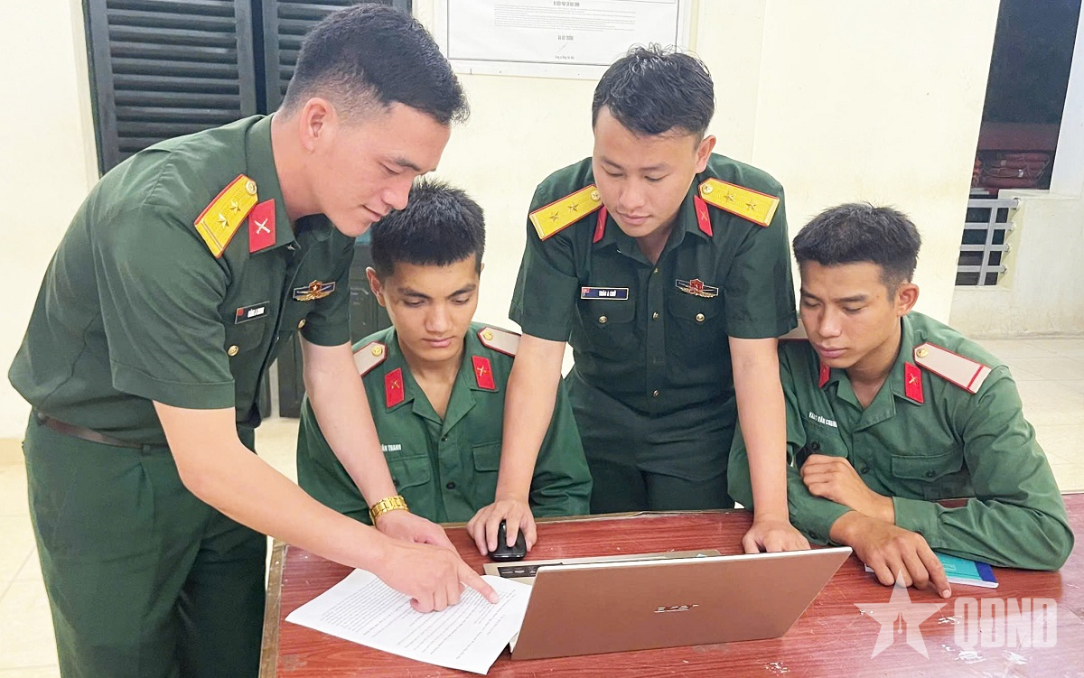 Giúp chiến sĩ ôn luyện thi tốt nghiệp trung học phổ thông