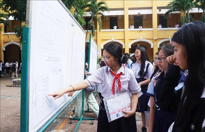 Giảm &aacute;p lực thi cử, mở rộng trường lớp: Hướng tới mục ti&ecirc;u phổ cập Trung học phổ th&ocirc;ng