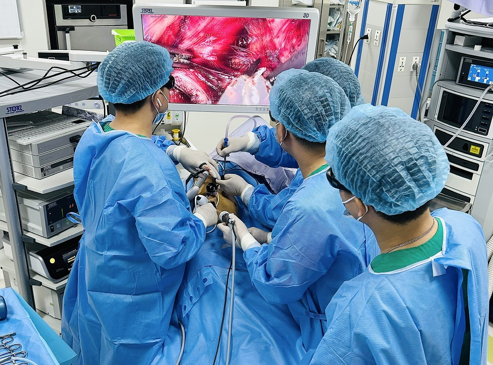 Bệnh viện K: Phẫu thuật thành công hai trường hợp ung thư thực quản phức tạp bằng phương pháp mổ nội soi 3D