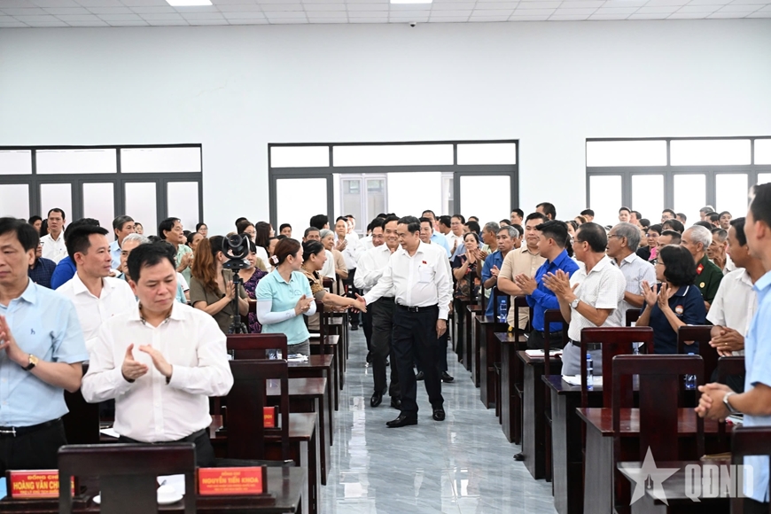 Chủ tịch Quốc hội Trần Thanh Mẫn tiếp x&uacute;c cử tri tại Th&agrave;nh phố Hồ Ch&iacute; Minh