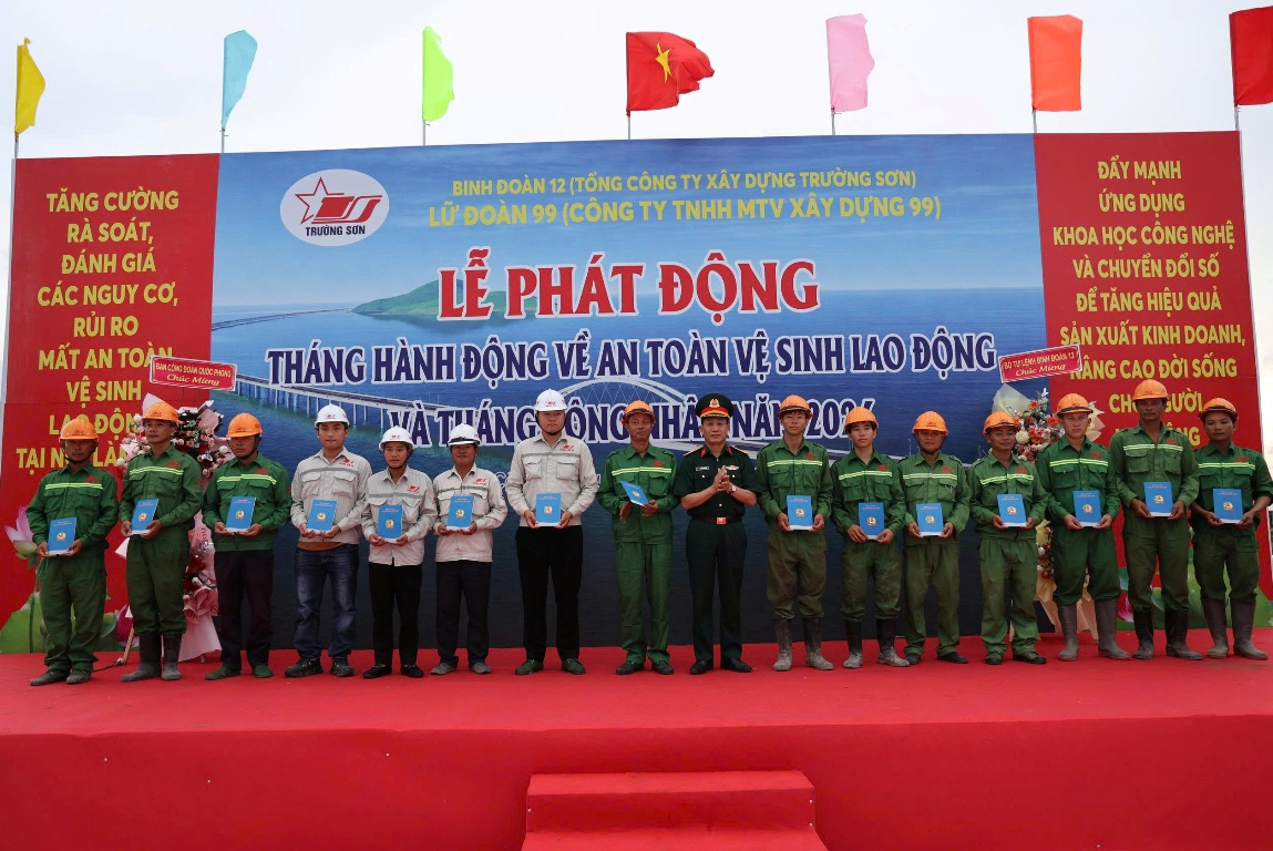 Công ty Xây dựng 99 (Binh đoàn 12) hưởng ứng Tháng hành động về an toàn, vệ sinh lao động