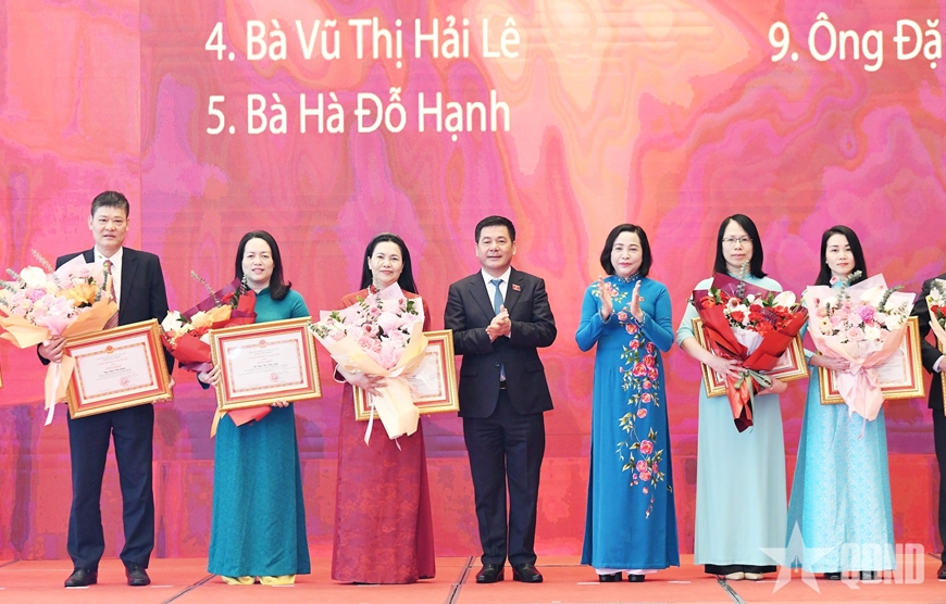 Chủ tịch Quốc hội dự Hội nghị Tổng kết công tác thi đua, khen thưởng của Ủy ban Thường vụ Quốc hội