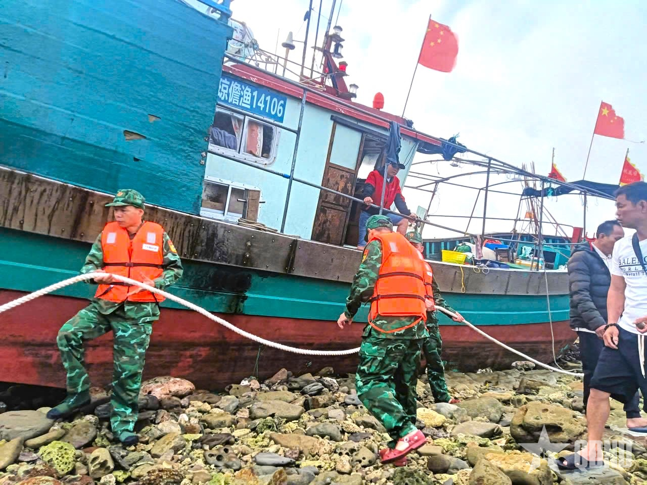 Bộ đội Biên phòng TP Hải Phòng cứu nạn 2 tàu cá nước ngoài