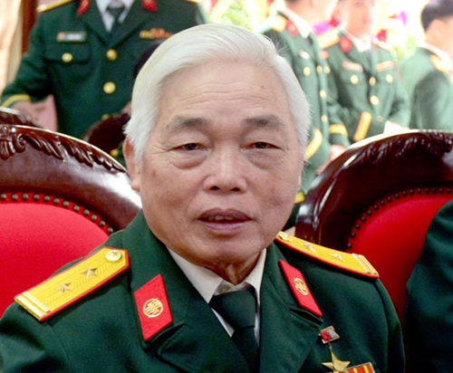 Người anh hùng ngậm hai đầu dây, tạo