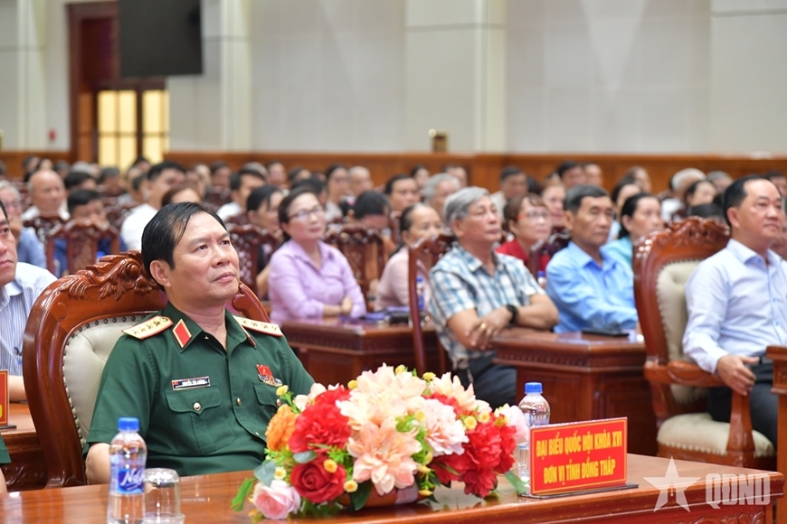 Gallery - 	Đại tướng Nguyễn Tân Cương tiếp xúc cử tri tại tỉnh Đồng Tháp