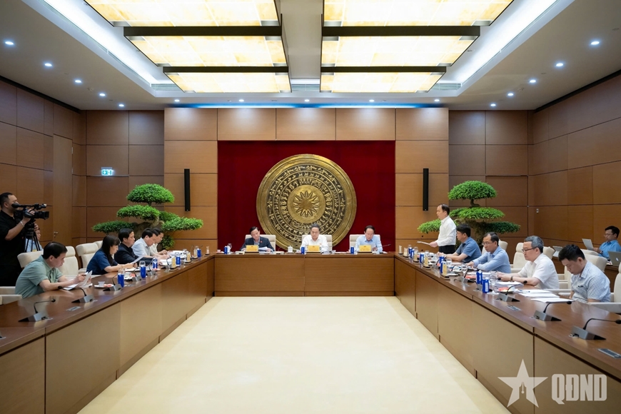 Chủ tịch Quốc hội Trần Thanh Mẫn: Kh&ocirc;ng n&eacute; tr&aacute;nh, mạnh dạn b&atilde;i bỏ c&aacute;c quy định kh&ocirc;ng c&ograve;n ph&ugrave; hợp d&ugrave; thuộc lợi &iacute;ch quản l&yacute;
