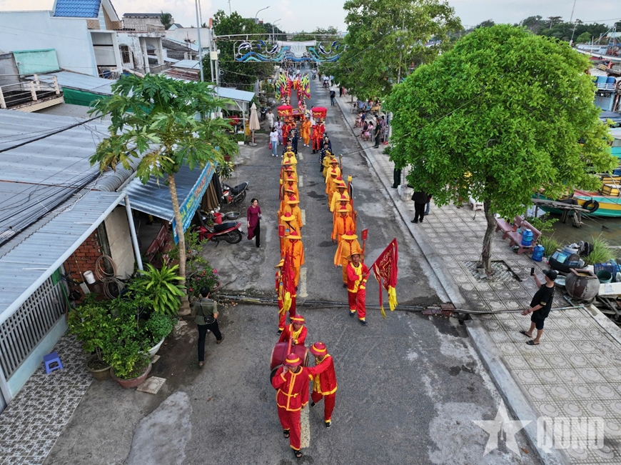 Về Cần Thơ xem nghi thức thỉnh &ldquo;&Ocirc;ng&rdquo; tr&ecirc;n biển Trần Đề c&oacute; g&igrave; độc đ&aacute;o