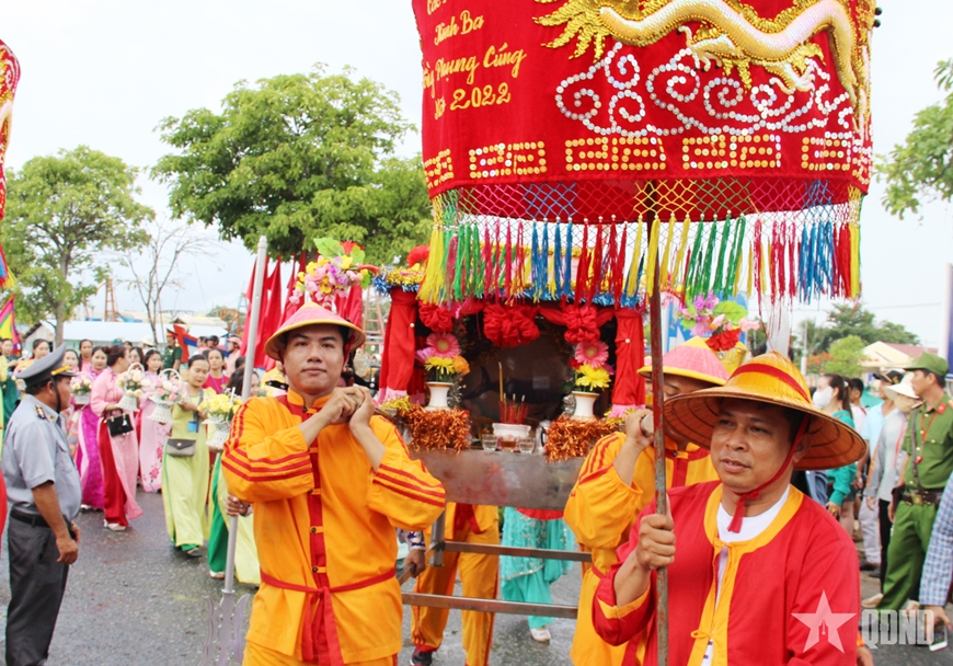 Về Cần Thơ xem nghi thức thỉnh &ldquo;&Ocirc;ng&rdquo; tr&ecirc;n biển Trần Đề c&oacute; g&igrave; độc đ&aacute;o
