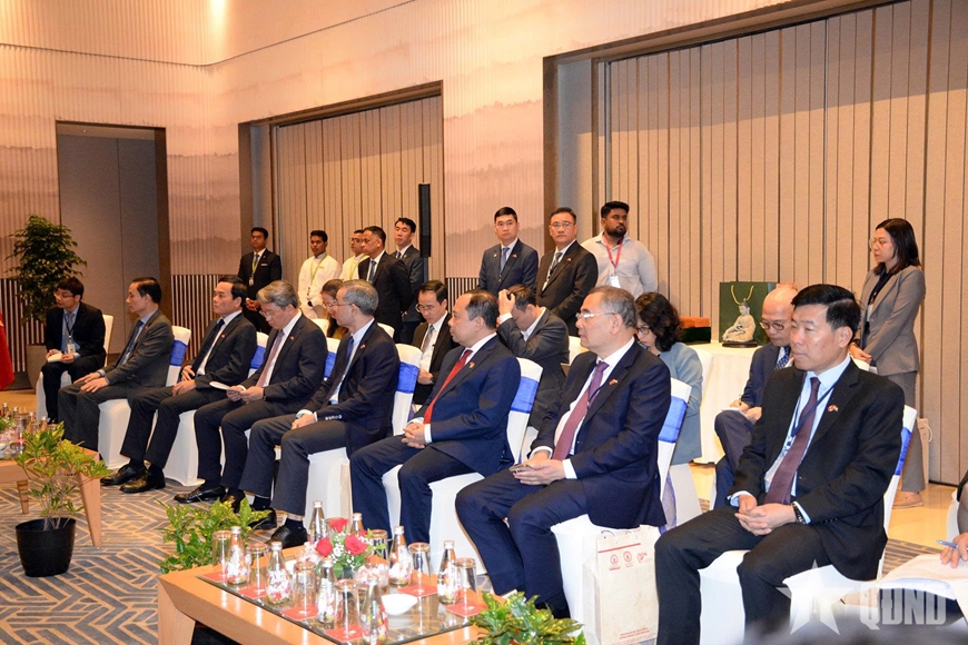 Tổng B&iacute; thư, Chủ tịch nước T&ocirc; L&acirc;m tiếp Thủ hiến bang Maharashtra Devendra Fadnavis