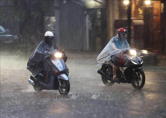 Thời tiết h&ocirc;m nay (9-5): Bắc Bộ mưa d&ocirc;ng, Nam Bộ nắng n&oacute;ng