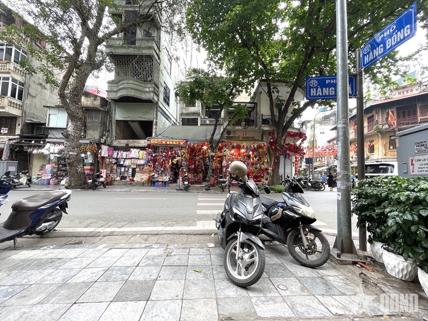 H&agrave; Nội dự kiến tăng mức thu ph&iacute; sử dụng vỉa h&egrave;, l&ograve;ng đường