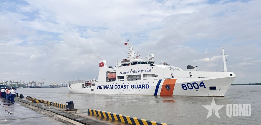 Tàu CSB 8004 đưa đoàn công tác các địa phương khảo sát vùng biển ven bờ khu vực Vịnh Bắc Bộ  