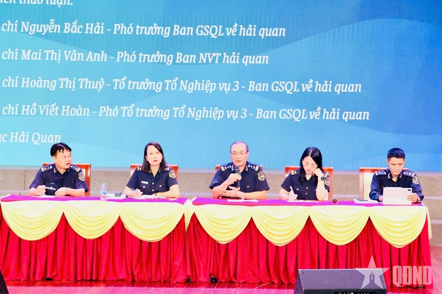 Hải quan đồng h&agrave;nh c&ugrave;ng doanh nghiệp gia c&ocirc;ng, sản xuất xuất khẩu, chế xuất