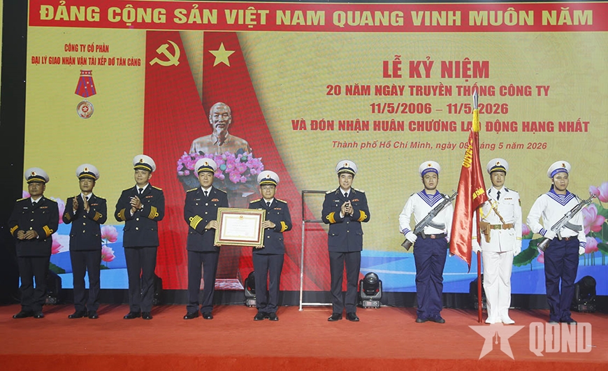 Công ty Cổ phần Đại lý giao nhận vận tải xếp dỡ Tân Cảng đón nhận Huân chương Lao động hạng Nhất
