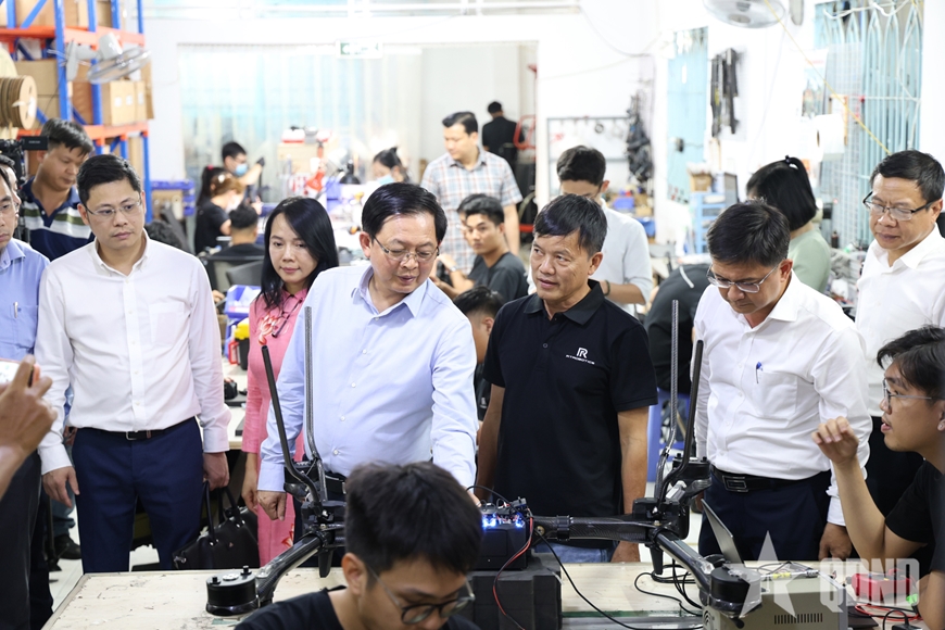 TP Hồ Ch&iacute; Minh triển khai loạt giải ph&aacute;p cấp b&aacute;ch, quyết t&acirc;m đạt tăng trưởng 2 con số