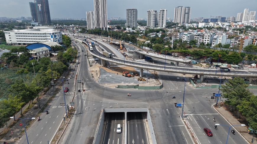 TP Hồ Ch&iacute; Minh triển khai loạt giải ph&aacute;p cấp b&aacute;ch, quyết t&acirc;m đạt tăng trưởng 2 con số