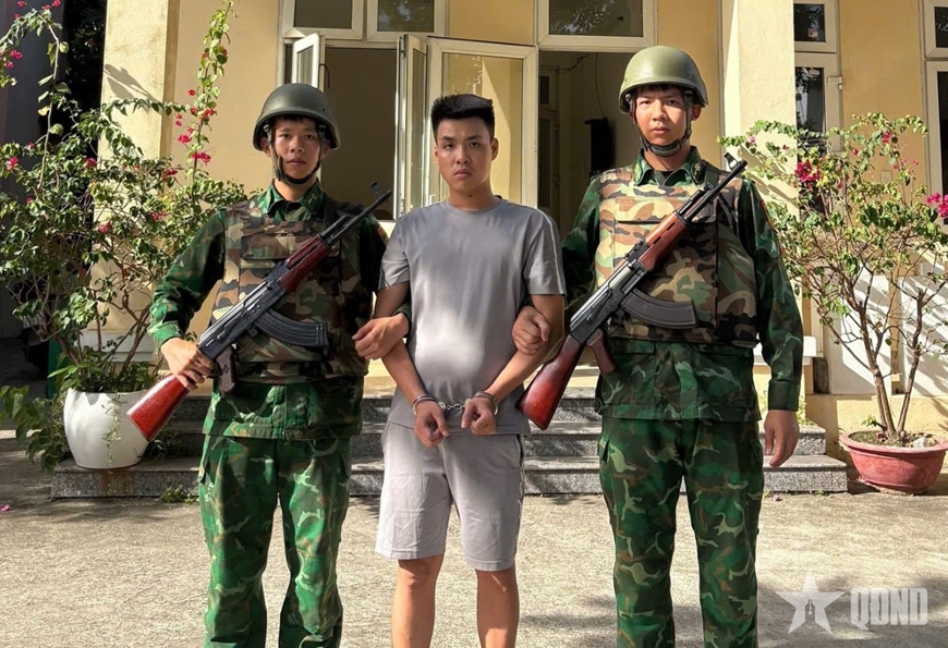 Đ&agrave; Nẵng: Đồn Bi&ecirc;n ph&ograve;ng Ph&uacute; Lộc bắt đối tượng mua b&aacute;n ma t&uacute;y