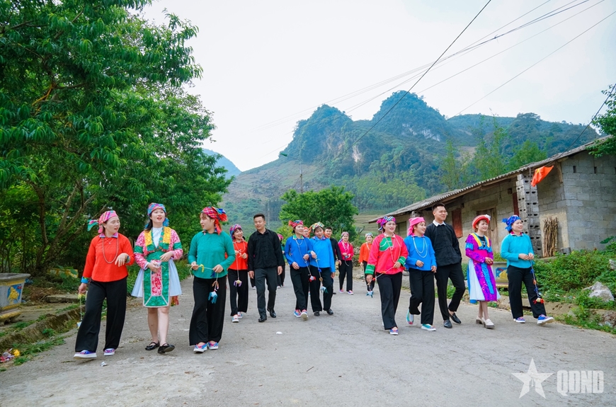 Sắc màu trang phục truyền thống giữa biên cương Sơn Vĩ