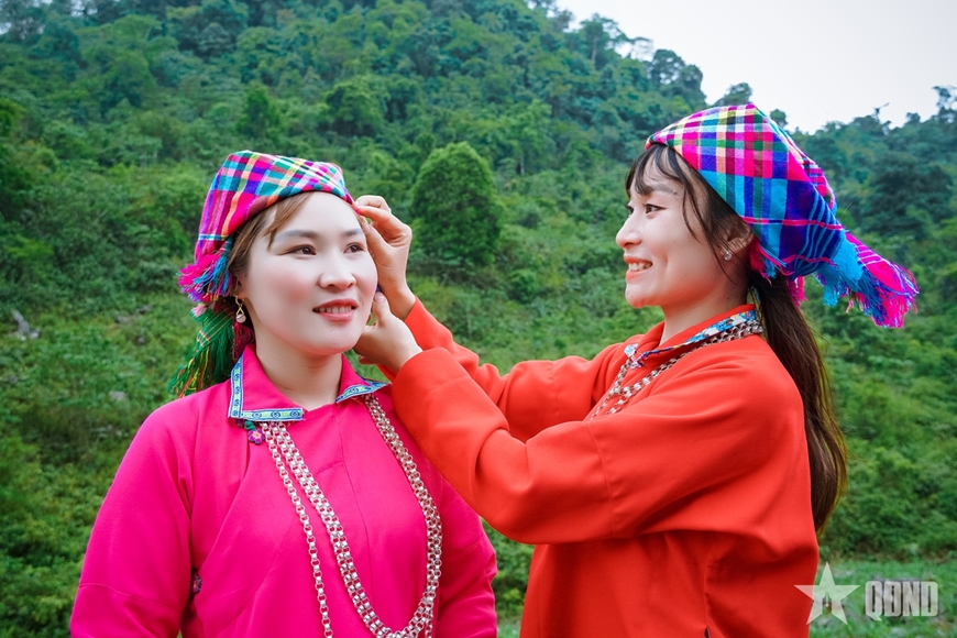 Sắc màu trang phục truyền thống giữa biên cương Sơn Vĩ