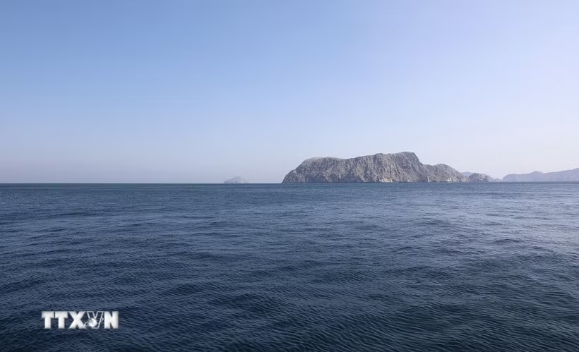 Anh triển khai tàu chiến trước kế hoạch bảo vệ eo biển Hormuz