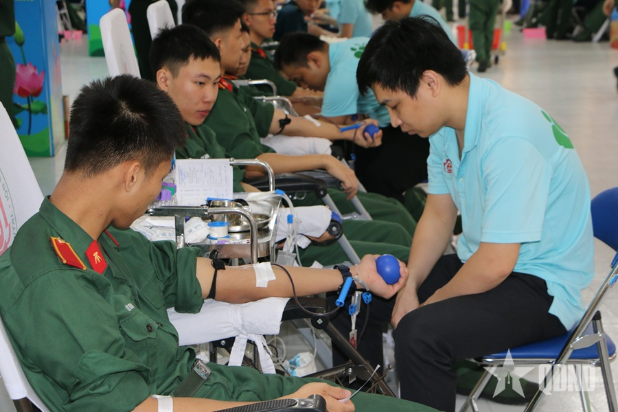 Học viện Kỹ thuật Quân sự tổ chức hiến máu tình nguyện
