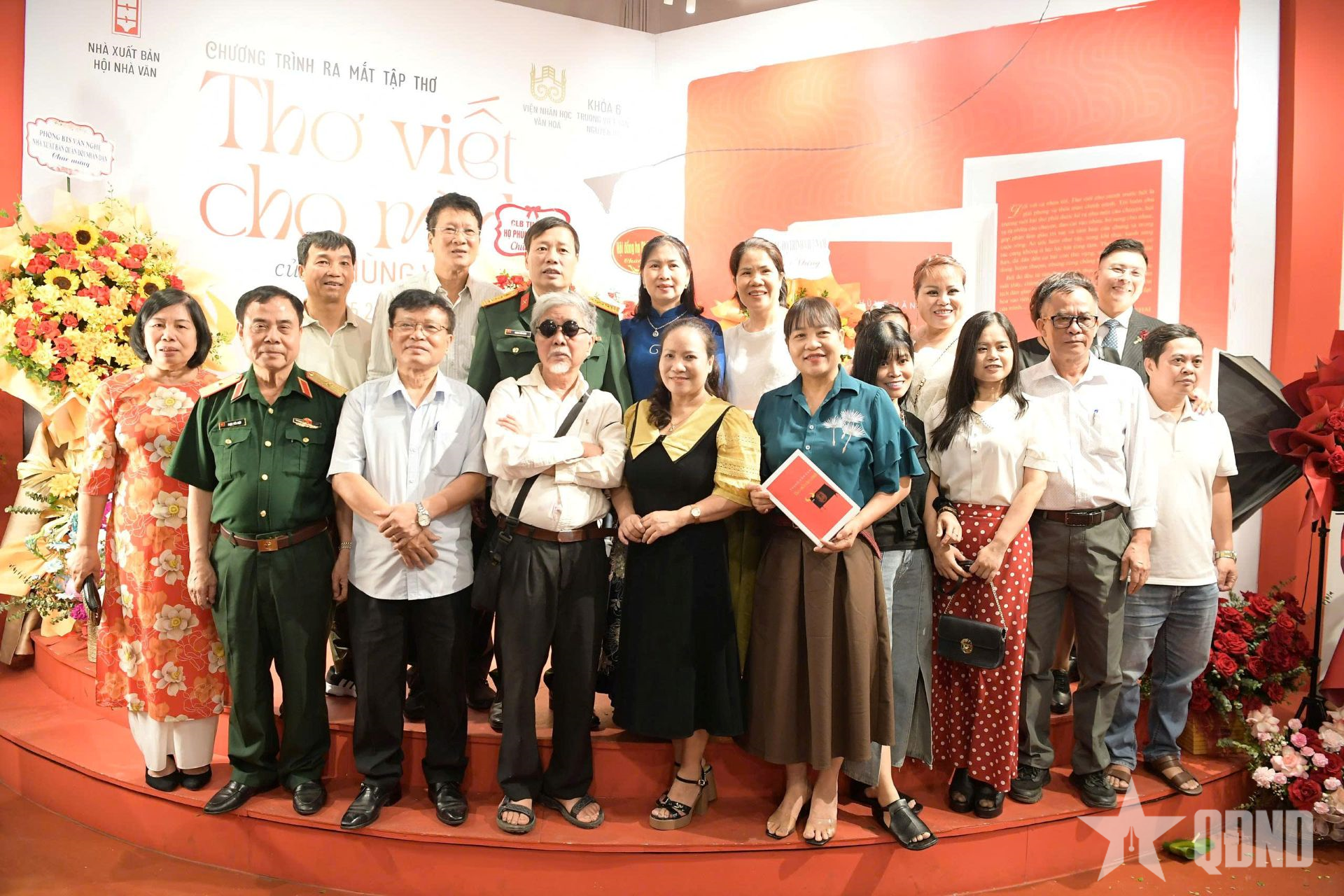 Ra mắt tập thơ “Thơ viết cho mình” của Đại tá, nhà văn Phùng Văn Khai


