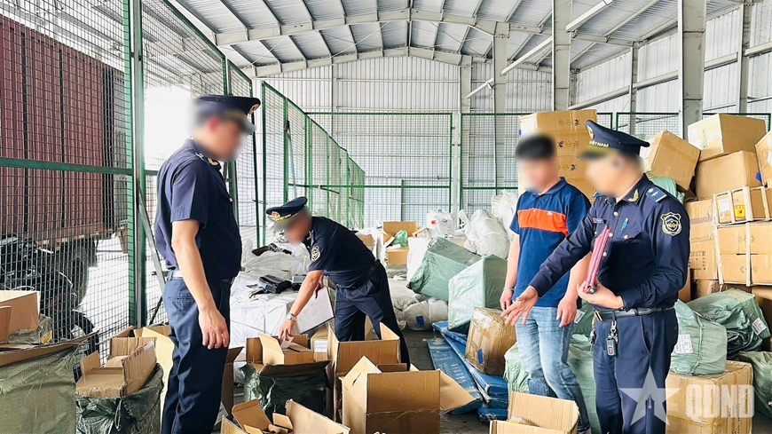 Hải quan tăng tốc truy qu&eacute;t h&agrave;ng giả v&agrave; gian lận thương mại