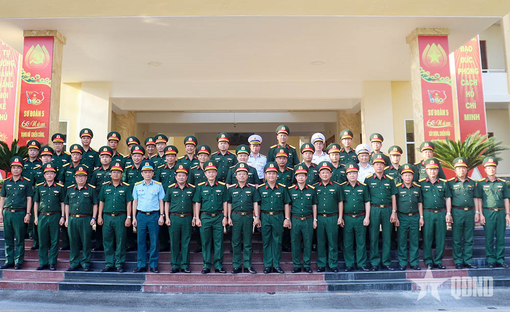Đoàn cán bộ Học viện Quốc phòng tham quan thực tế tại Sư đoàn 5