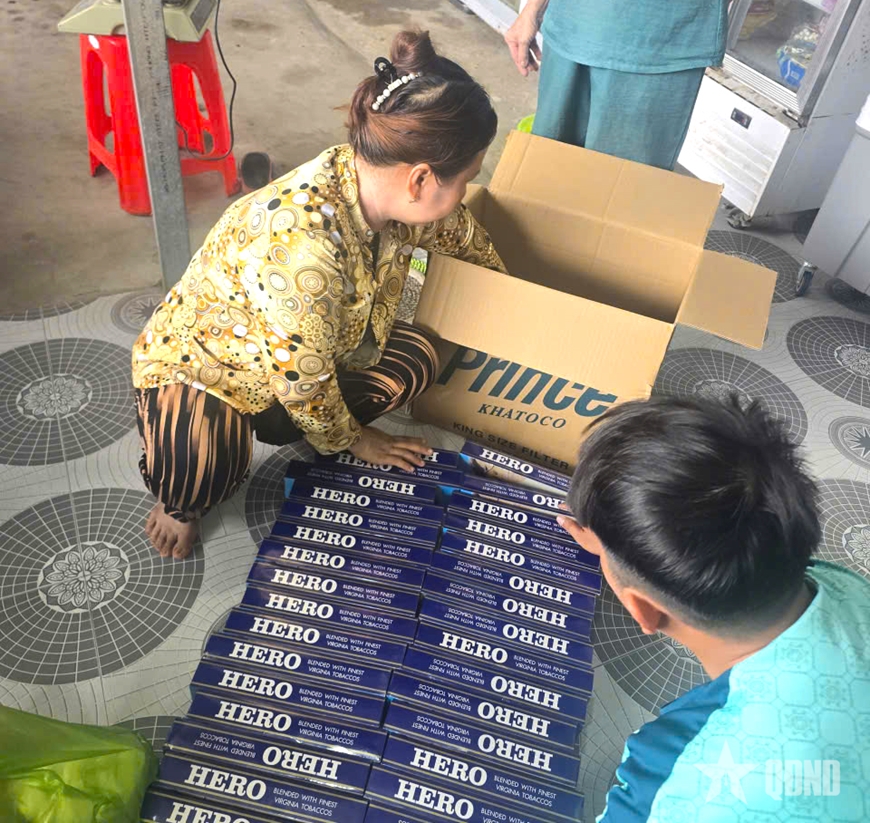 C&agrave; Mau: Đồn Bi&ecirc;n Ph&ograve;ng S&ocirc;ng Đốc ph&aacute;t hiện gần 500 bao thuốc l&aacute; kh&ocirc;ng r&otilde; nguồn gốc