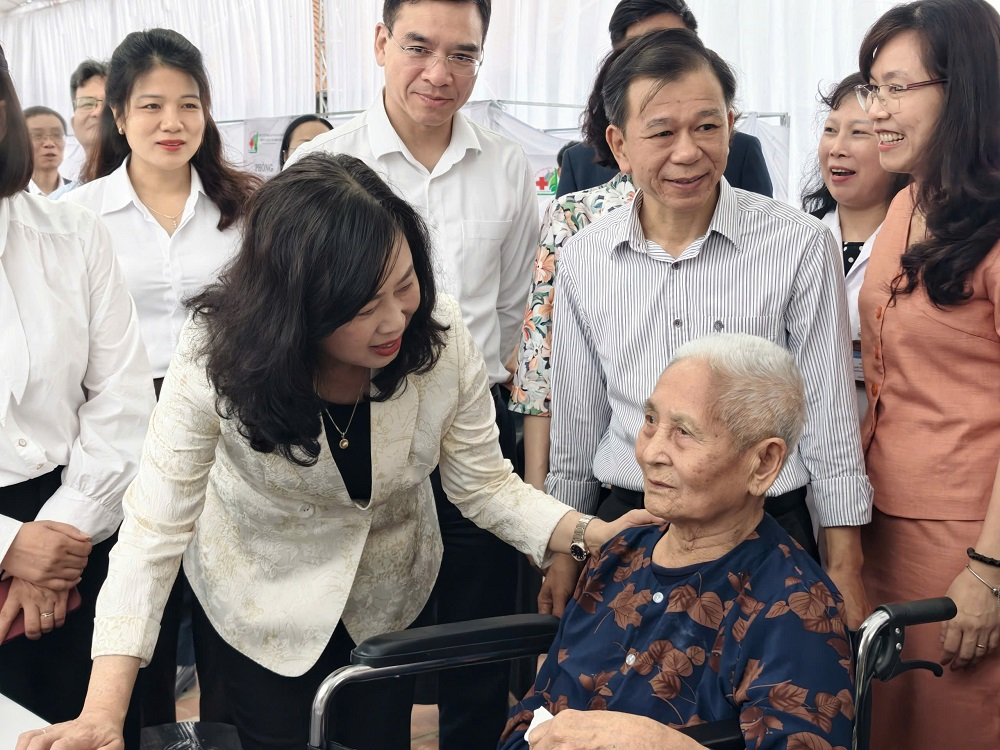Hàng nghìn người dân Hải Phòng được khám bệnh miễn phí