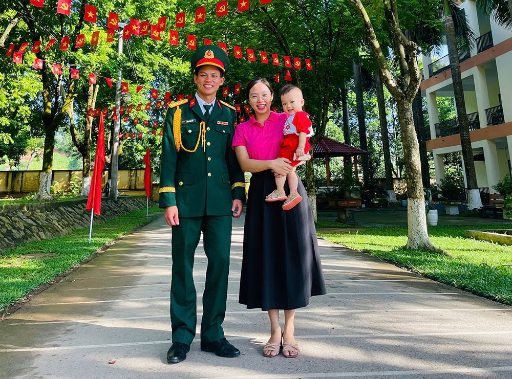 Từ hai ánh mắt chạm nhau...