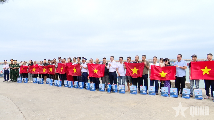Hành trình nghĩa tình trên đảo tiền tiêu Cô Tô