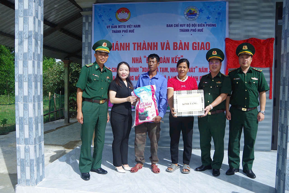 Nữ cán bộ mặt trận tận tụy với cơ sở