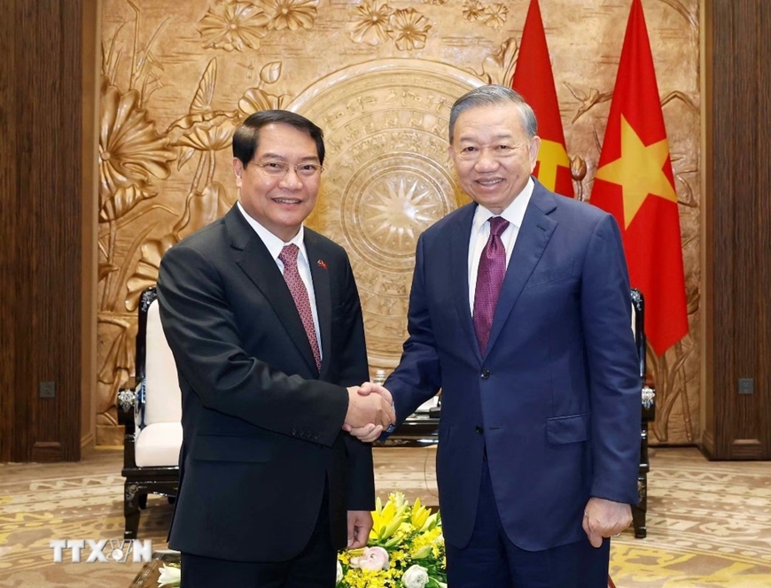 Tổng B&iacute; thư, Chủ tịch nước T&ocirc; L&acirc;m tiếp B&iacute; thư Th&agrave;nh ủy, Chủ tịch Hội đồng nh&acirc;n d&acirc;n Thủ đ&ocirc; Vi&ecirc;ng Chăn (L&agrave;o)