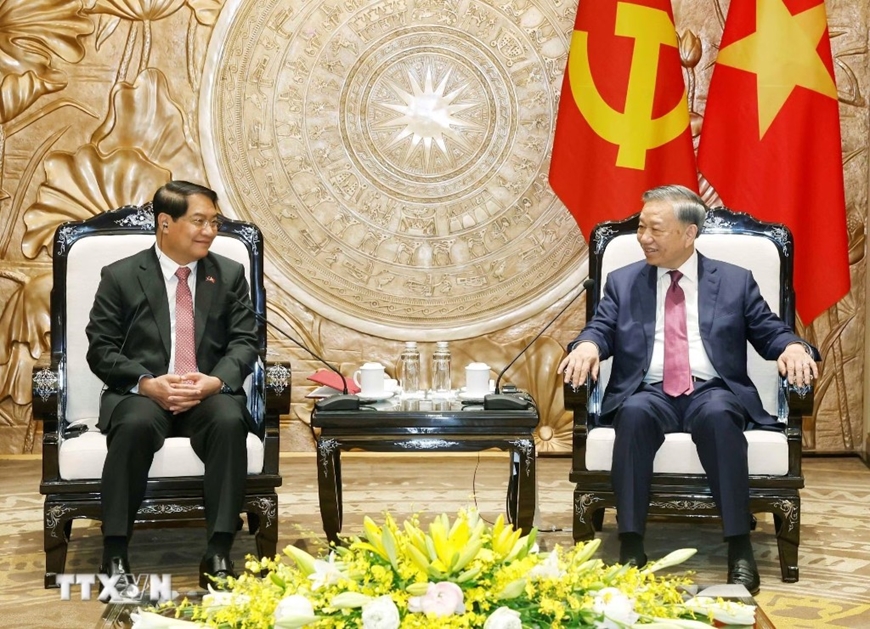 Tổng B&iacute; thư, Chủ tịch nước T&ocirc; L&acirc;m tiếp B&iacute; thư Th&agrave;nh ủy, Chủ tịch Hội đồng nh&acirc;n d&acirc;n Thủ đ&ocirc; Vi&ecirc;ng Chăn (L&agrave;o)