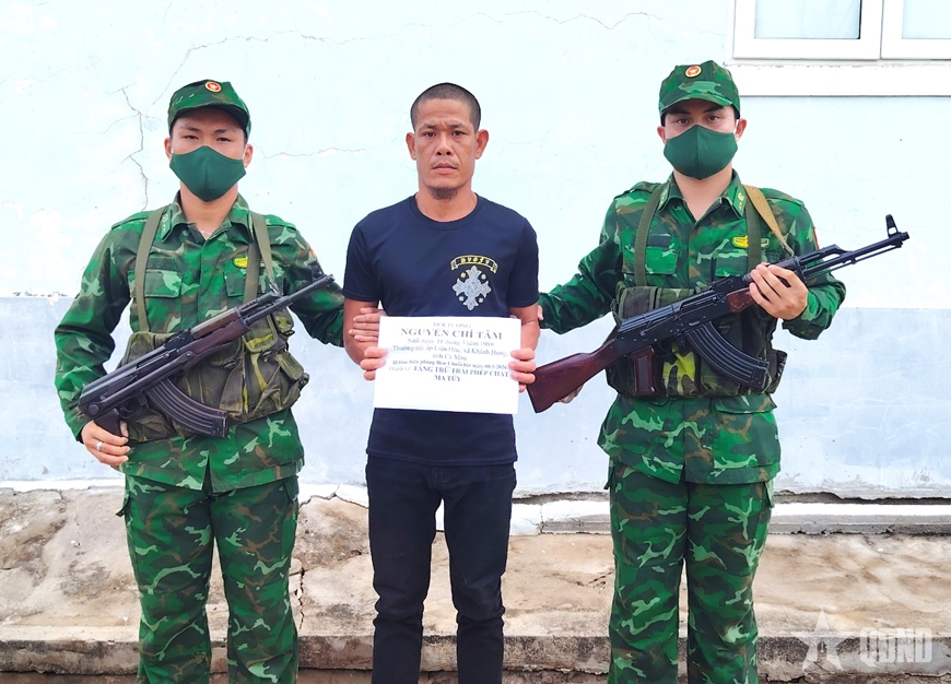 C&agrave; Mau: Ph&aacute;t hiện nhiều đối tượng t&agrave;ng trữ, sử dụng ma t&uacute;y tr&ecirc;n t&agrave;u c&aacute;
