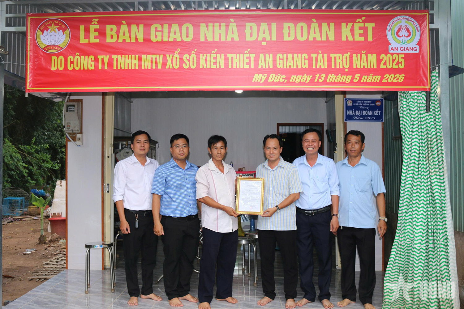 Xã Mỹ Đức (tỉnh An Giang) bàn giao 10 nhà Đại đoàn kết