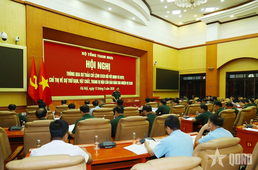Đại tướng Nguyễn Tân Cương chủ trì thông qua dự thảo chỉ lệnh sẵn sàng chiến đấu