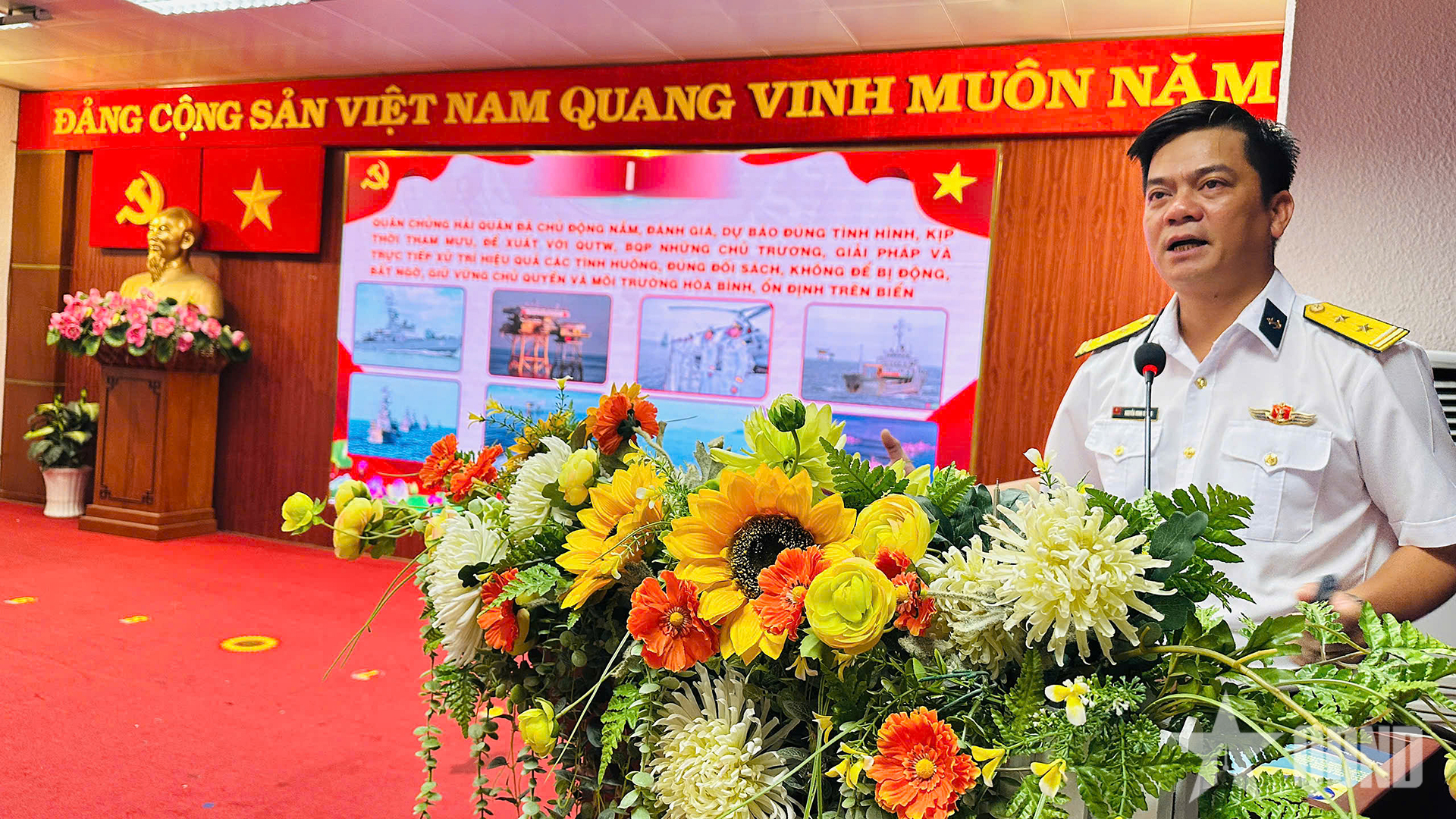 Lữ đoàn 125 đưa kiến thức biển, đảo đến với nhân dân