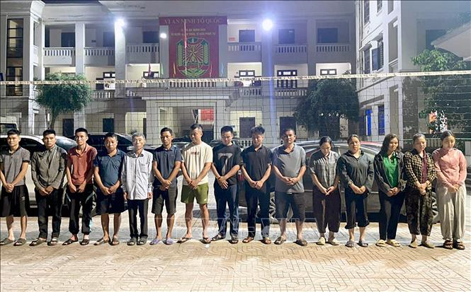 Nghệ An: Triệt phá tụ điểm đánh bạc trong rừng, bắt 16 đối tượng

