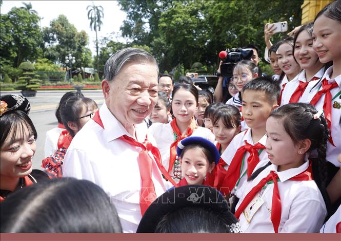 Tổng Bí thư, Chủ tịch nước Tô Lâm Các cháu thiếu niên, nhi đồng phấn đấu hôm nay là đội viên tốt, mai sau là công dân tốt của đất nước