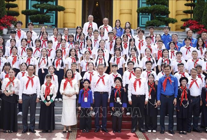 Tổng B&iacute; thư, Chủ tịch nước T&ocirc; L&acirc;m: C&aacute;c ch&aacute;u thiếu ni&ecirc;n, nhi đồng phấn đấu h&ocirc;m nay l&agrave; đội vi&ecirc;n tốt, mai sau l&agrave; c&ocirc;ng d&acirc;n tốt của đất nước