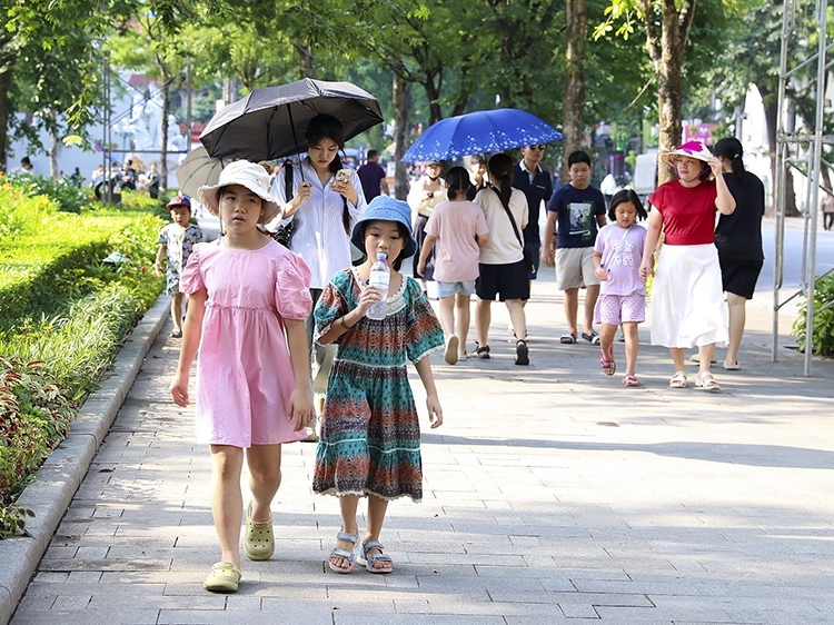 Thời tiết h&ocirc;m nay (15-5): Nắng n&oacute;ng diện rộng, c&oacute; nơi tr&ecirc;n 38 độ C
