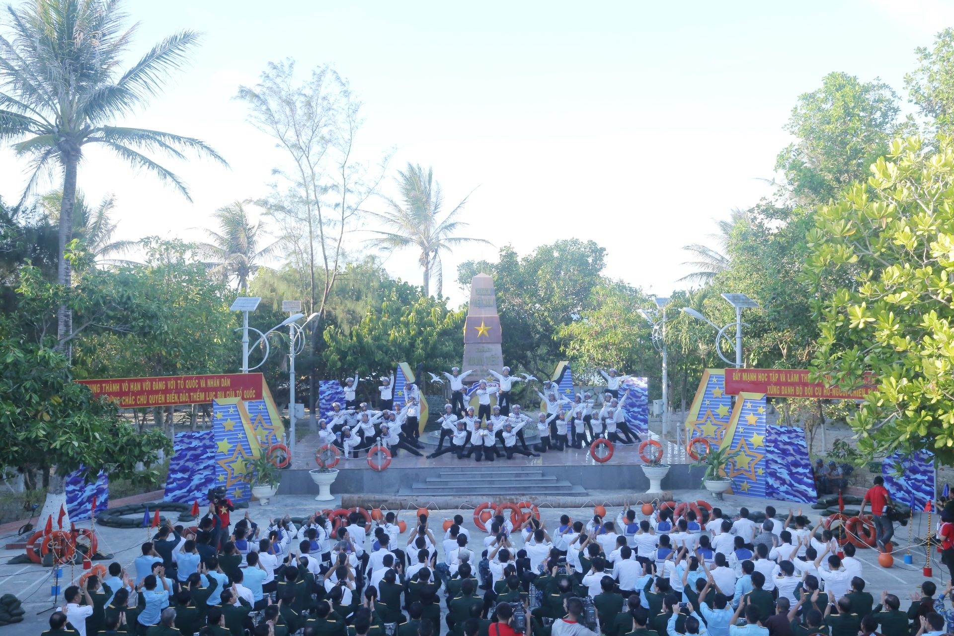  Bảo vệ thanh niên trước 