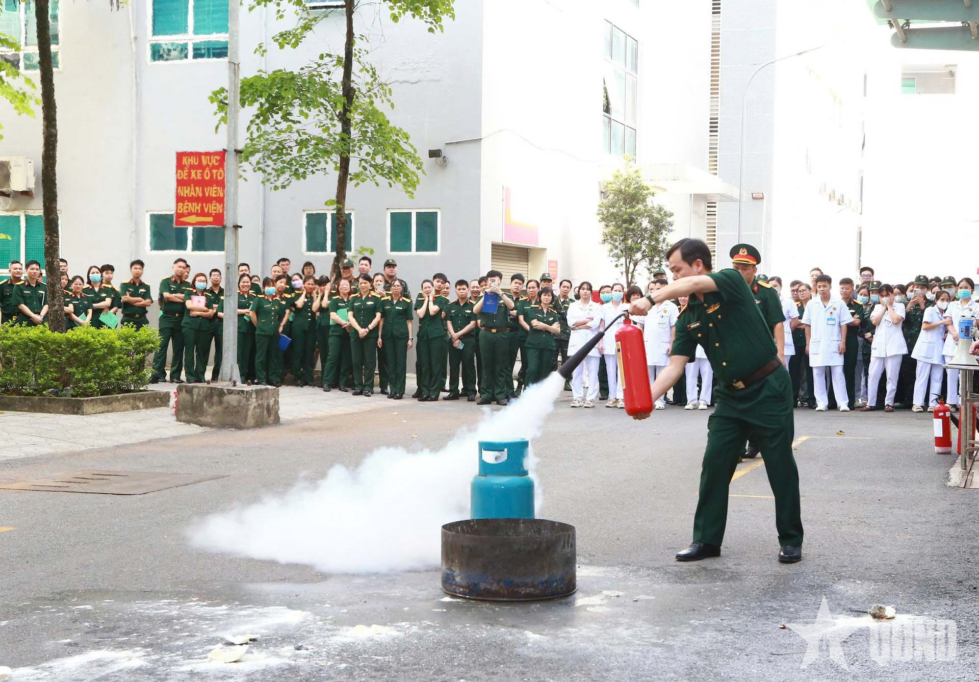 Nâng cao khả năng sẵn sàng ứng phó sự cố cháy nổ tại Bệnh viện Quân y 354