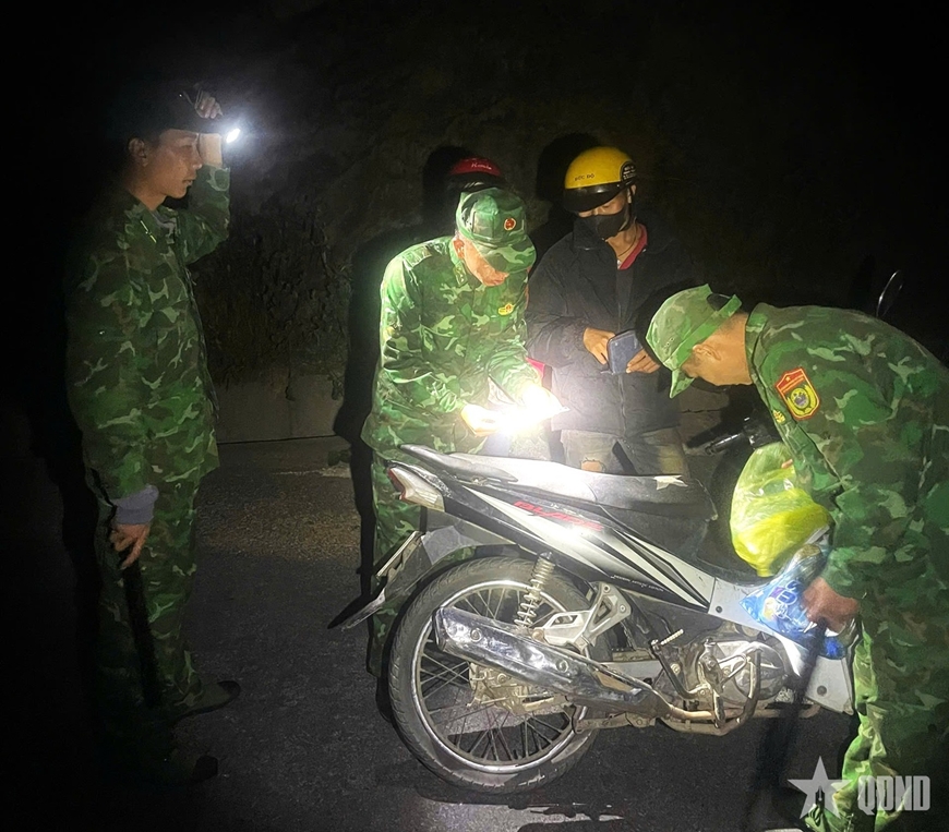 Giữa đại ngàn biên giới Sơn Vĩ
