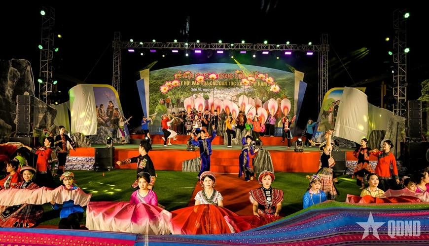 Giữa đại ngàn biên giới Sơn Vĩ