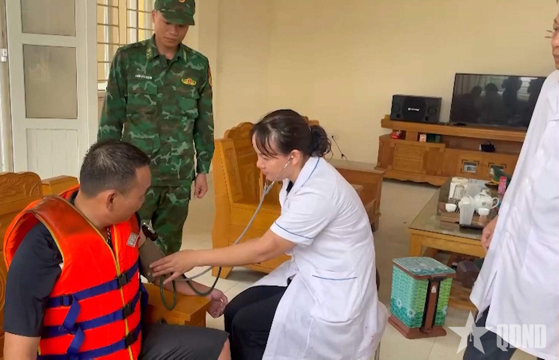 Bộ đội Biên phòng tỉnh Quảng Ninh cứu nạn 4 ngư dân